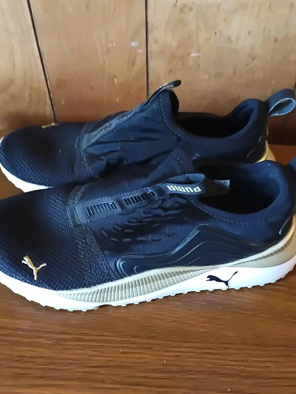 Puma Slip-On Athletic Sneakers Women's Size 5.5 Black